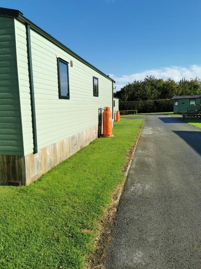 Woofles Luxury Caravan At Knaresborough Lido Apartment Exterior photo