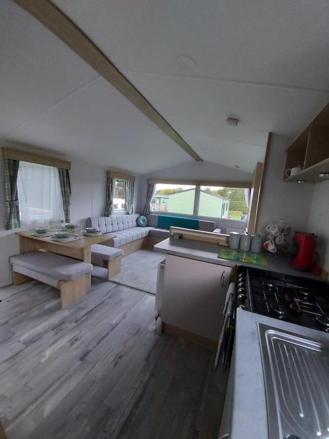 Woofles Luxury Caravan At Knaresborough Lido Exterior photo
