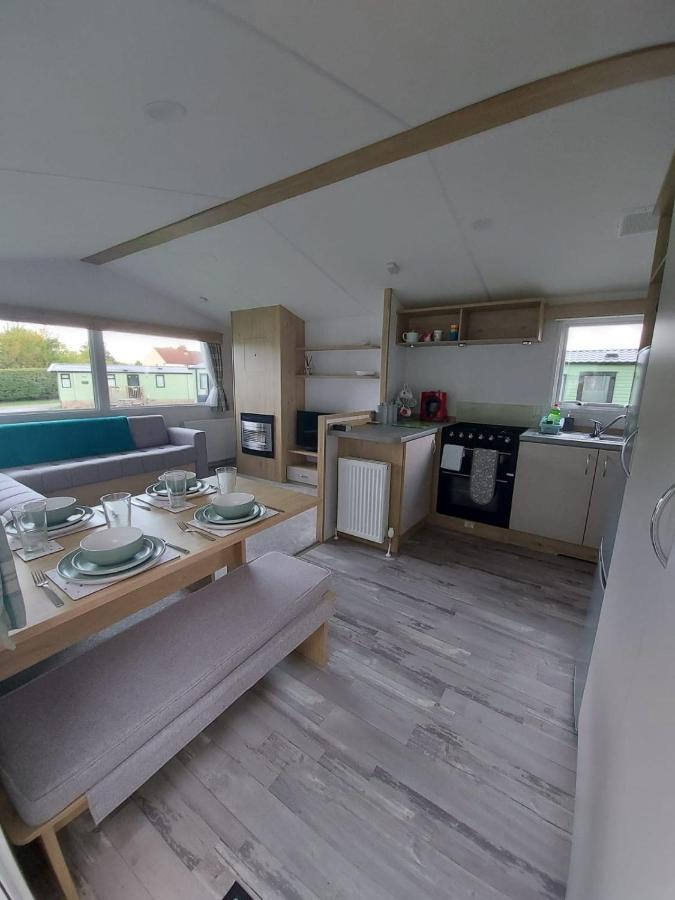 Woofles Luxury Caravan At Knaresborough Lido Apartment Exterior photo